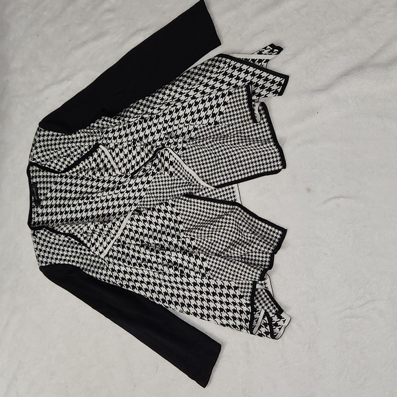 St. John Sweaters - St. John Houndstooth Cardigan